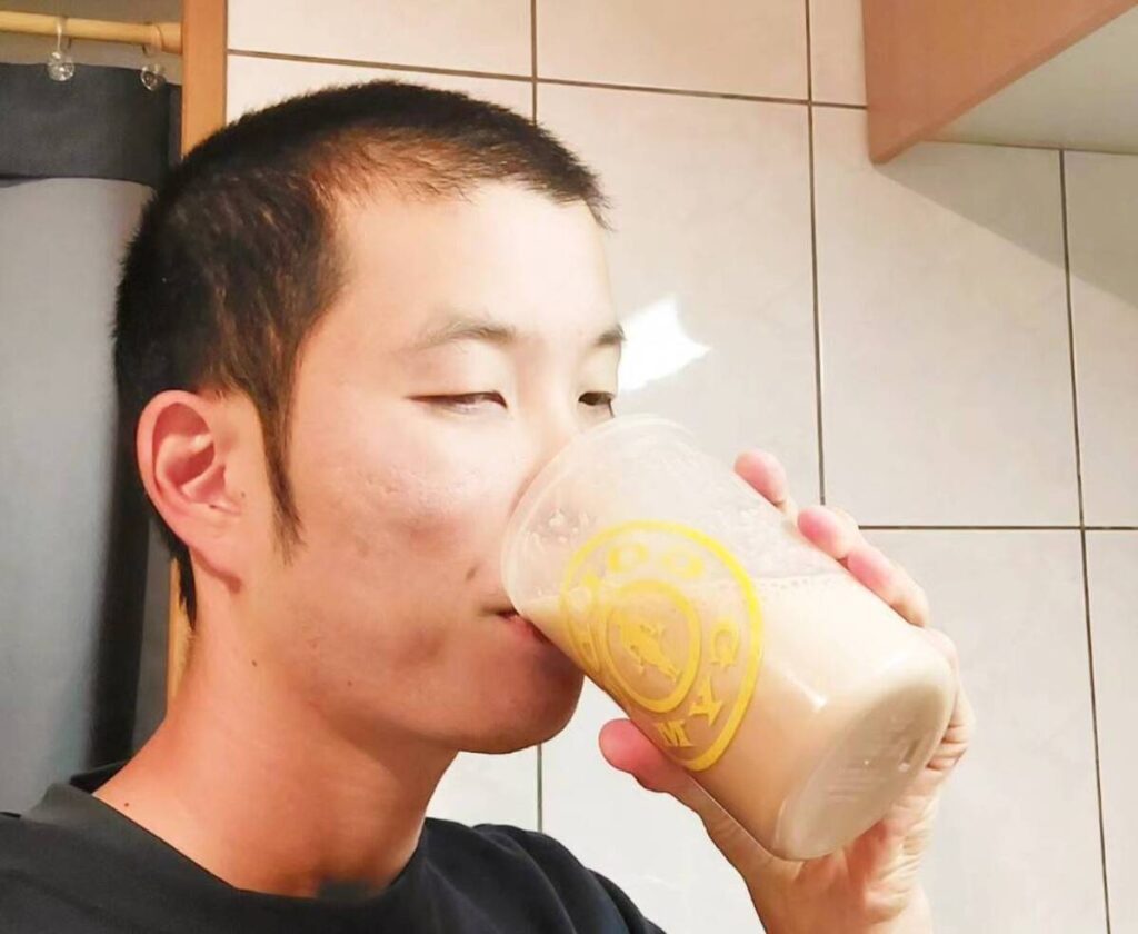 オレンジジュースで割ったプロテインを飲んでみる